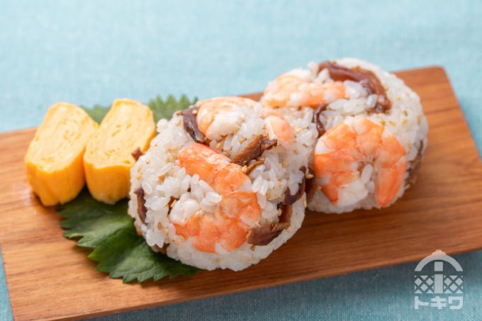 お弁当のごちそうおにぎり④ えびとしいたけのちらしにぎり